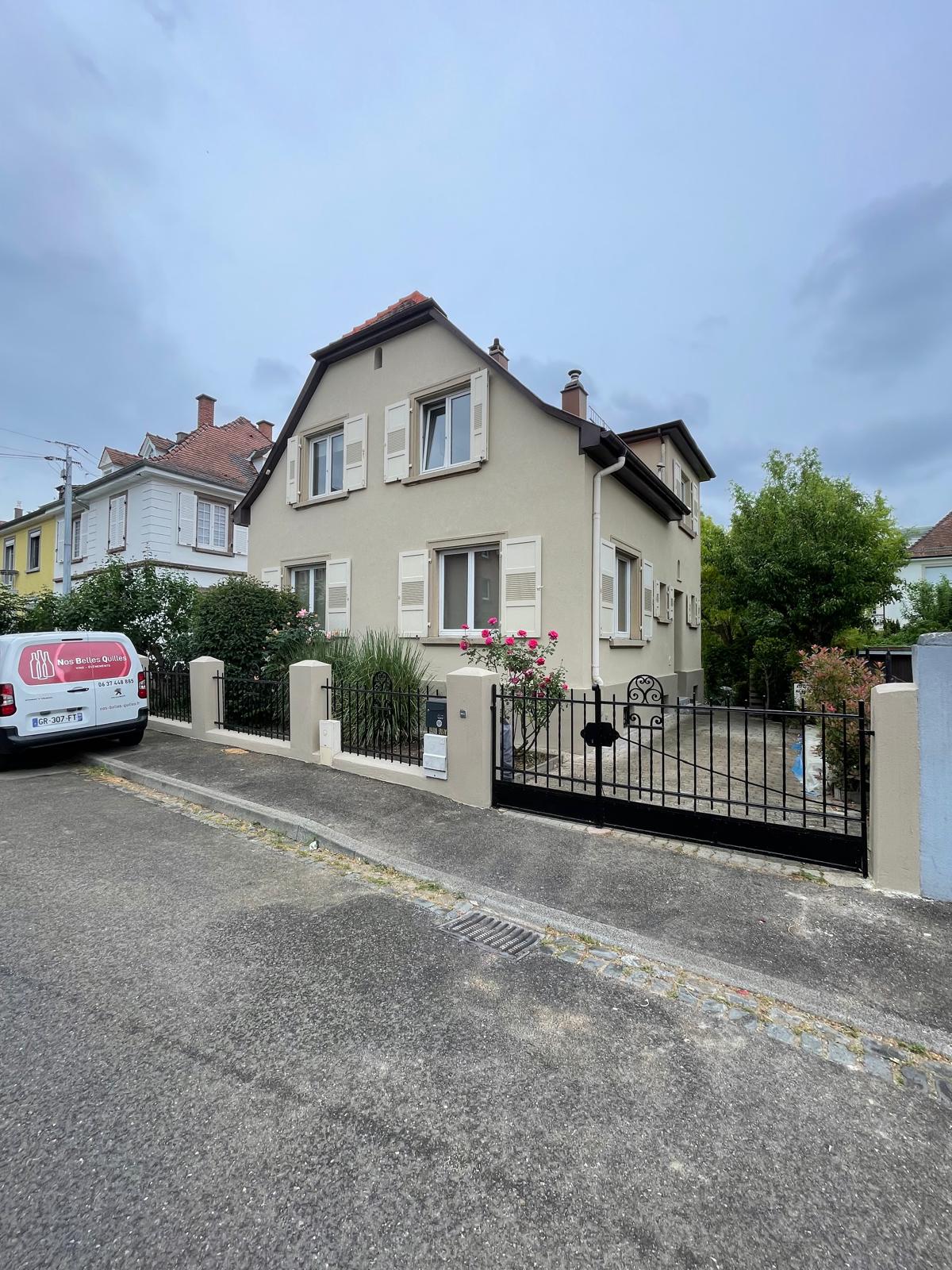 Ravalement de façade avec isolation thermique par l'extérieur sur une maison en Alsace